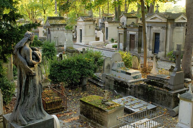 Paris: Haunted Père Lachaise Cemetery Guided Tour - What You’ll Actually Do in the Cemetery: A Two-Hour Route