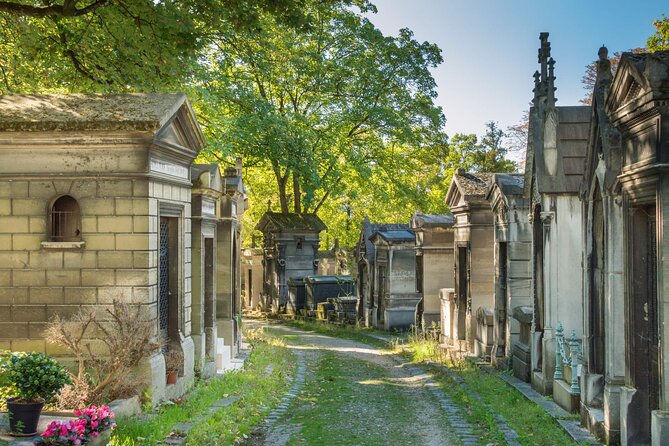 Paris: Haunted Père Lachaise Cemetery Guided Tour - Meeting Point at 28ter Bd de Ménilmontant: Quick Start, Less Fuss