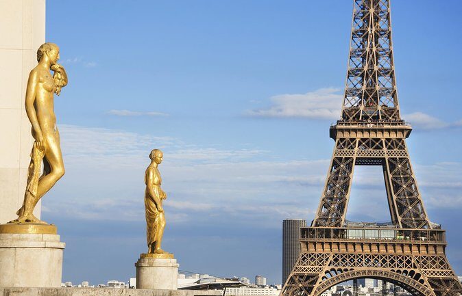 Paris Highlights Immersive Coach Tour - Finding your exact boarding spot near Place de Sydney