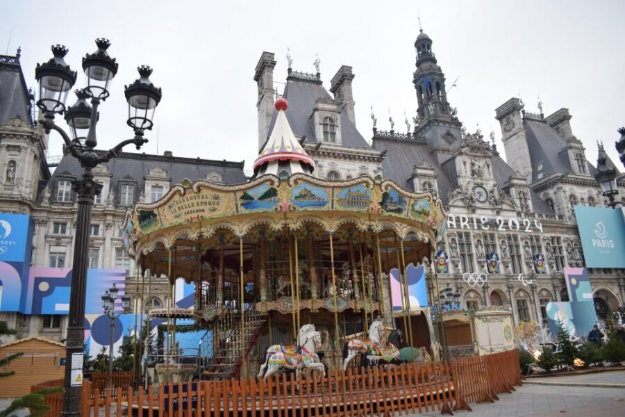 Paris : Highlights of Parisians' Paris guided tour - Place Vendôme and Napoleon’s shadow behind the luxury