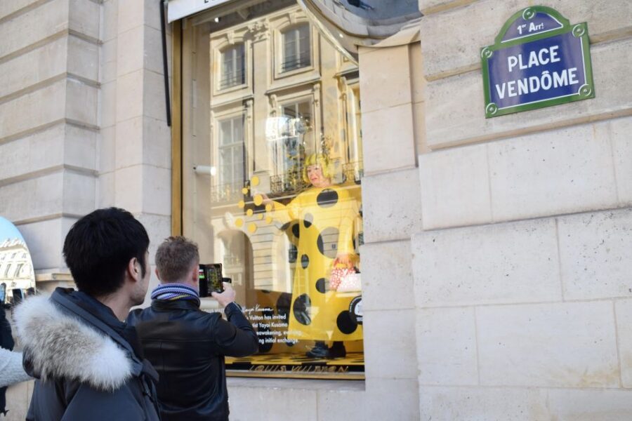 Paris : Highlights of Parisians' Paris guided tour - Group size and pacing: why 2 hours feels like more in Paris