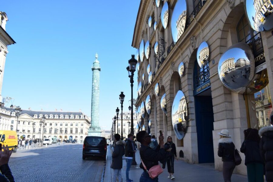 Paris : Highlights of Parisians' Paris guided tour - Starting at Hôtel de Ville: the market origin story