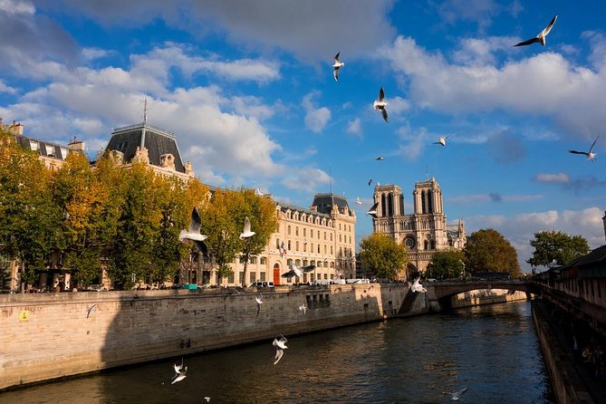 Paris Highlights Private Tour - All Paris in one day ! - Île Saint-Louis: that “Paris looks like a postcard” hour