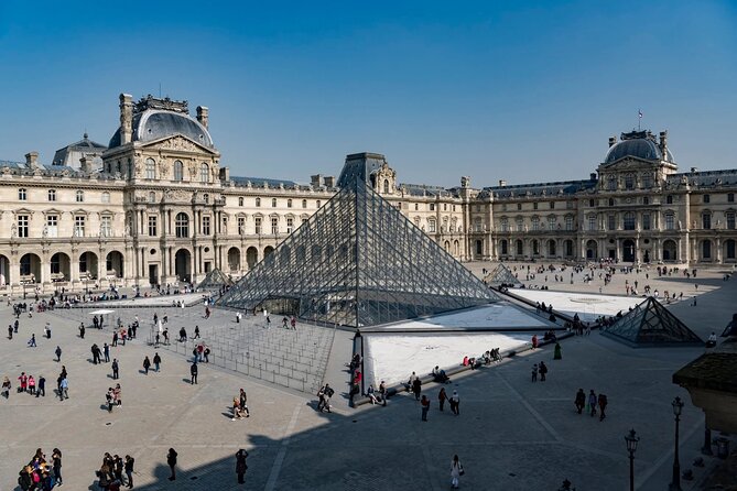 Paris highlights sightseeing tour with private Transportation - Montmartre in 45 minutes: what you can realistically do
