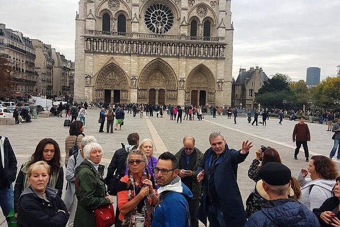Paris Highlights Tour: The Best of the City Heart in 3 Hours - The Louvre area, medieval layers, and the oldest tree in Paris
