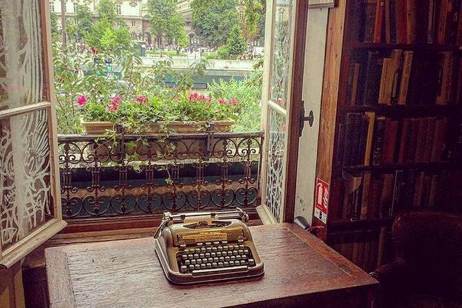 Paris Highlights Tour: The Best of the City Heart in 3 Hours - Roman-era Paris: the first street and why it helps you see the city differently