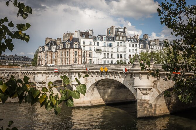 Paris History Walk: Medieval Marais, Notre Dame Islands & Stories - Meet James on the Hôtel de Ville quai: easy starting point and smart pacing
