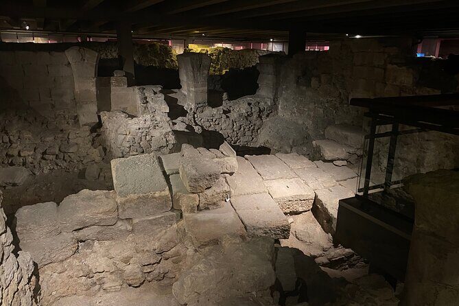 Paris Île de la Cité and Notre-Dame Walking Tour With Crypt - Archaeological Crypt under Notre-Dame: your self-guided payoff