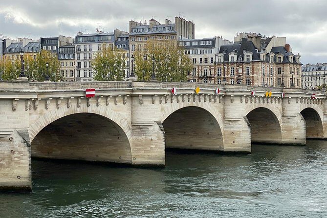 Paris Ile-de-la-Cité Walking Tour: Max 6 People Group or Private - Price and value: what $130.95 buys you in real life