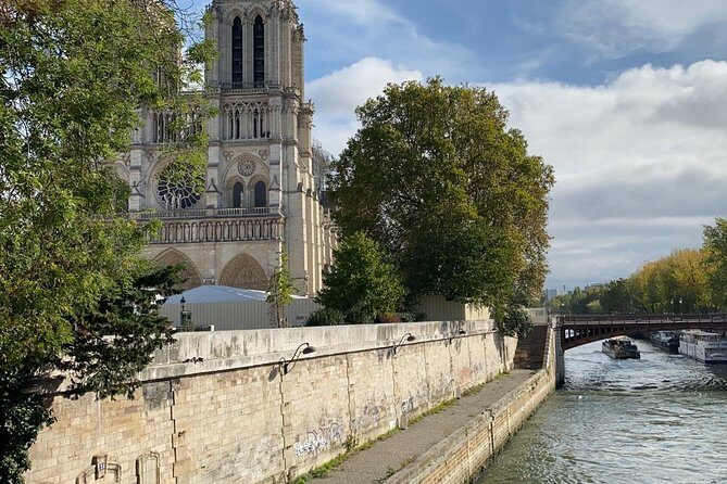 Paris Ile-de-la-Cité Walking Tour: Max 6 People Group or Private - Why max 6 people changes everything on a walking tour