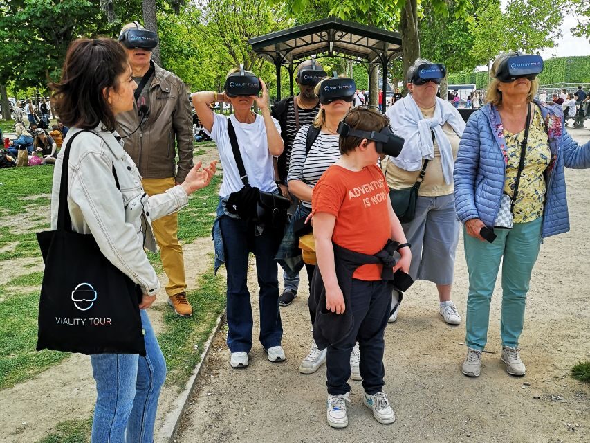 Paris : Immersive Eiffel Tower tour with virtual reality - Outdoor-only reality: what to wear and what to avoid