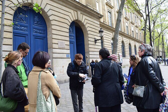 Paris Jewish Heritage: Le Marais & Montmartre Guided Walking Tour - Public transport between districts: a short link that keeps energy up