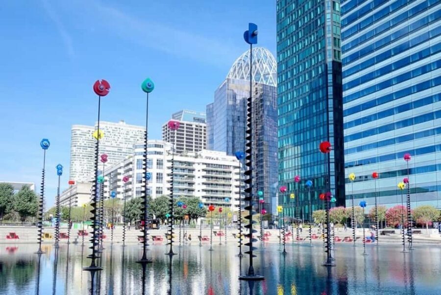 Paris: La Défense Modern District Walking Tour - The Grande Arche: A Modern Monument with an Old-World Connection