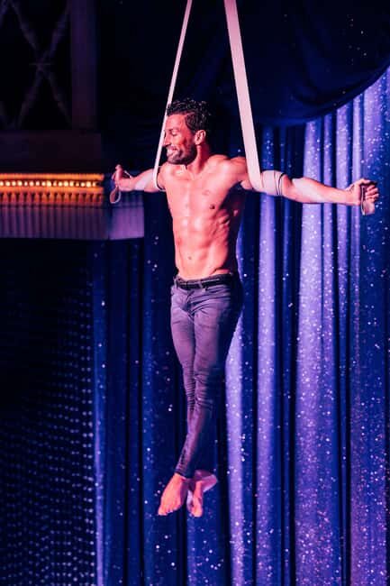 Paris: La Nouvelle Eve Cabaret Show with Champagne - Seating and viewing: a small room means close-up energy