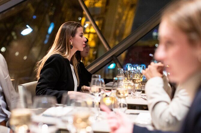Paris Late Dinner at Eiffel Tower's Madame Brasserie Restaurant - The Madame Brasserie dining room: what the meal pacing feels like