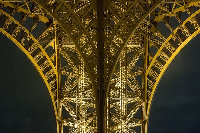 Paris Late Dinner at Eiffel Tower's Madame Brasserie Restaurant - Drinks: Champagne, wine, and what included really means