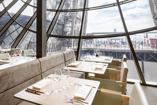 Paris Late Dinner at Eiffel Tower's Madame Brasserie Restaurant - Seats and the Eiffel Tower view: how to avoid the most common disappointment