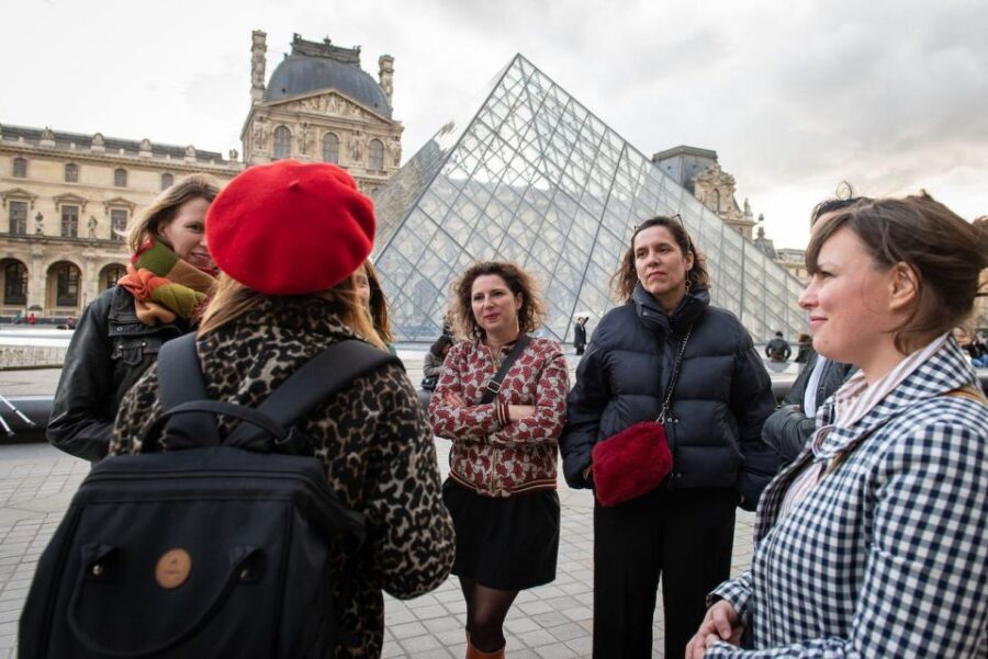 Paris : Late Night Louvre Tiny Group Tour - Why the Louvre at night feels different