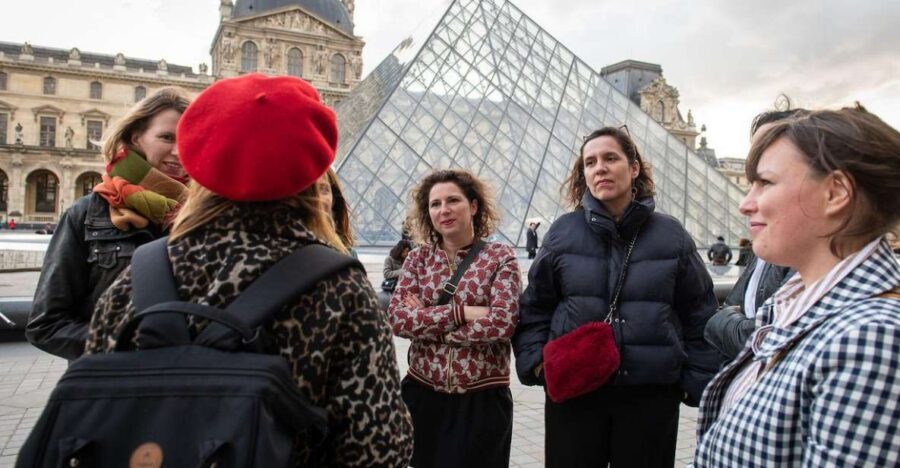 Paris : Late Night Louvre Tiny Group Tour - A 2-hour game plan for a 6-person group