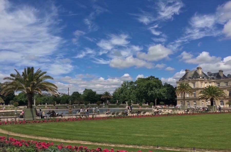 Paris: Latin Quarter Guided Walking Tour in German - Pantheon and La Sorbonne: big names, street-level meaning