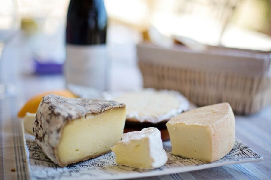 Paris: Latin Quarter Traditional Food Tour with Full Meal - Finishing near Notre Dame: how to use the last 20 minutes
