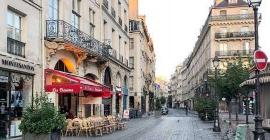 Paris: Le Marais District Guided Walking Tour - Meeting outside Quick restaurant, and other practical prep