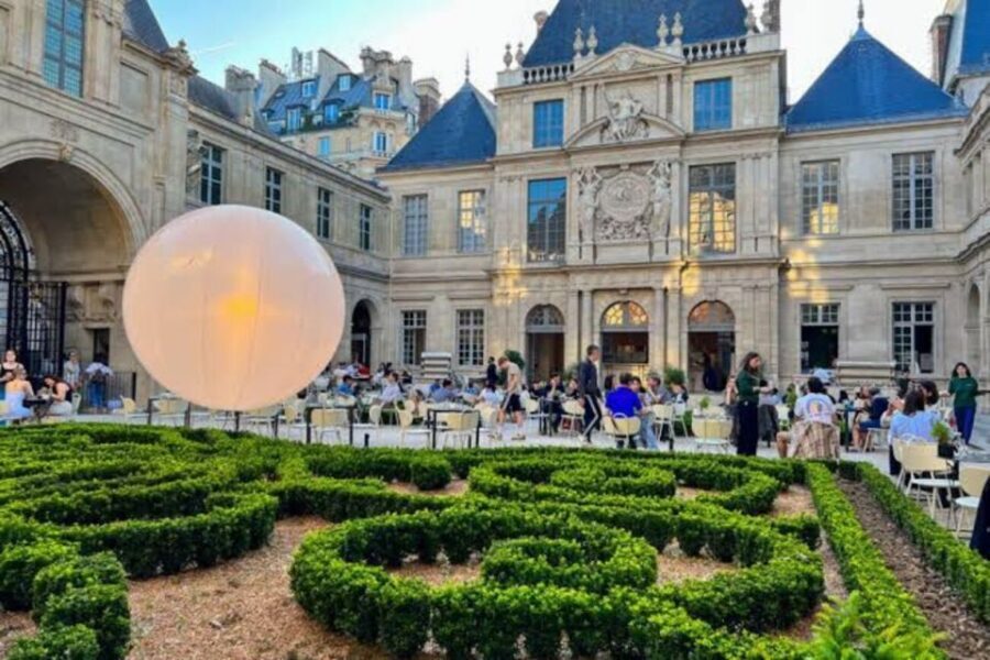 Paris: Le Marais District Guided Walking Tour - Rue des Rosiers: the Jewish neighborhood focus you came for