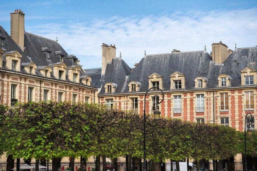 Paris: Le Marais Highlights Guided Small Group Walking Tour - Philippe Auguste’s wall: medieval Paris you can still touch