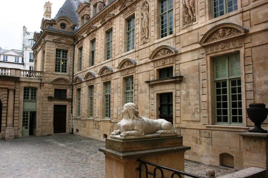 Paris: Le Marais Highlights Guided Small Group Walking Tour - Meeting at Place des Vosges (and why it’s a smart start)