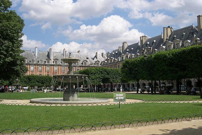 Paris Le Marais Historical Walking Tour with Wine and Cheese Tasting - Stop 6: Le Bistrot de la Place for 4 cheese tastings and wine