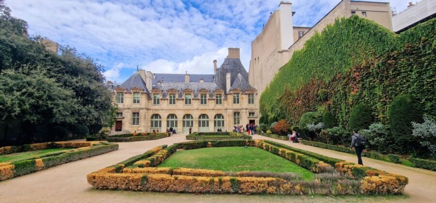 Paris Le Marais Walking Tour: Small Group Experience - Le Village Saint-Paul and Hôtel de Ville: finishing near where you can keep going