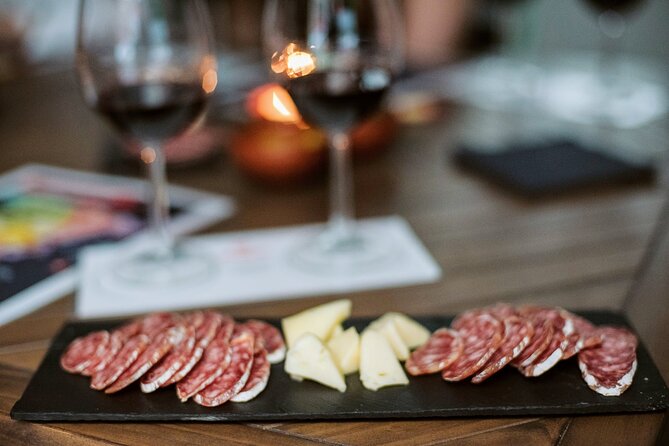 Paris: Left Bank Food & Wine Tour with Latin Quarter Market - Small-group pacing: what up to 10 people means