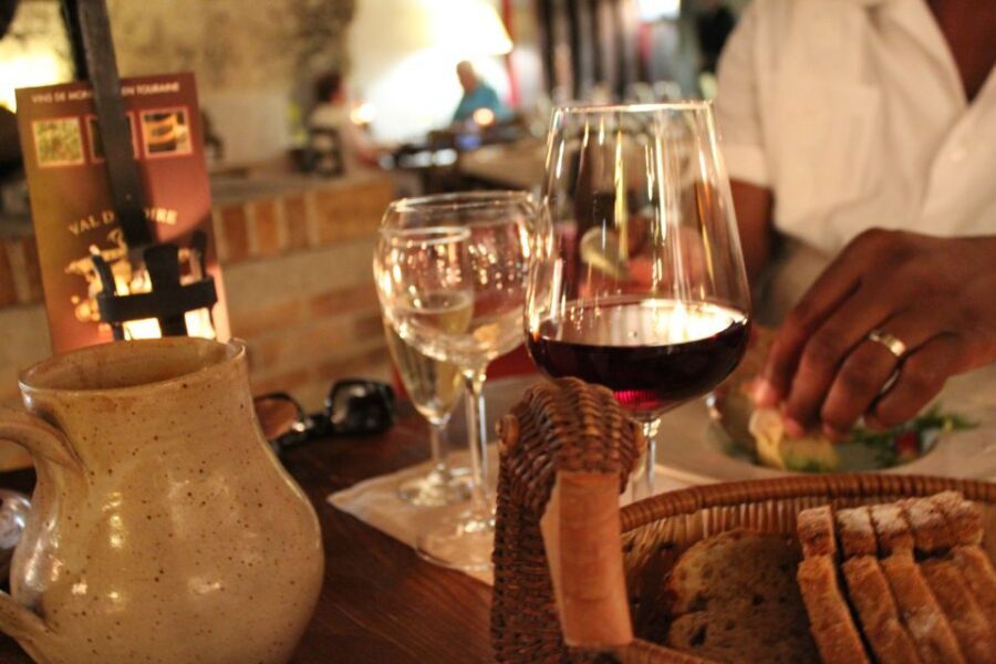 Paris: Loire Valley Castles Tour with Wine Tasting - Guides Make the Difference: English Live Help Plus Audio Backup