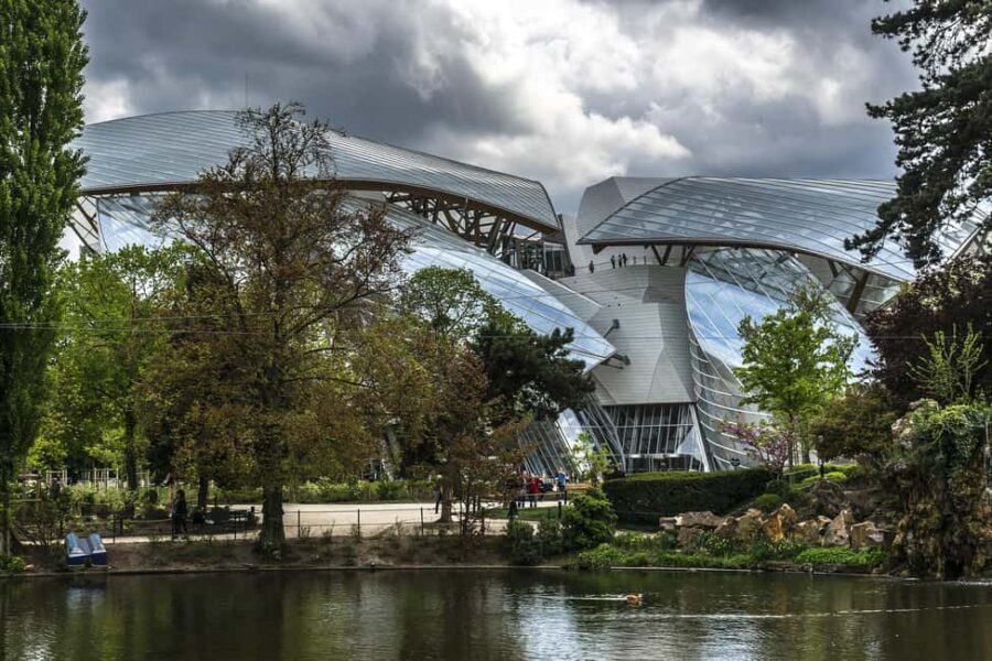 Paris: Louis Vuitton Foundation Exterior Tour with Entry - Meeting at Le Séquoia Café: the detail that prevents headaches