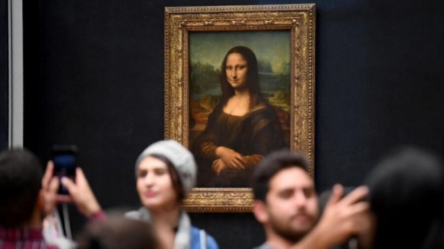 Paris: Louvre/Eiffel Tower & Seine Cruise Timed Entry Ticket - Louvre Pyramid to Eiffel Tower: how the day actually flows