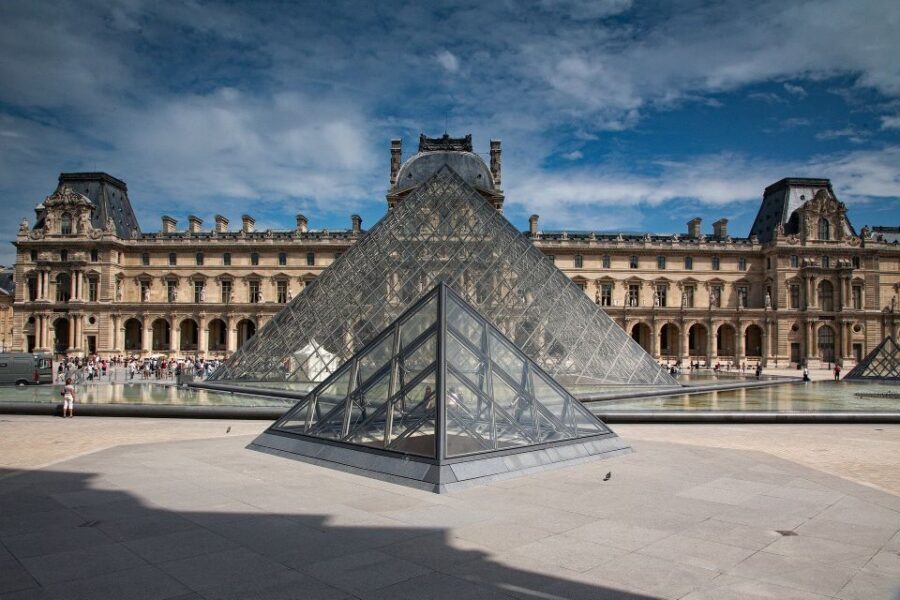 Paris: Louvre Masterpieces Private Tour with Reserved Entry - Venus de Milo: sculpture viewing without the intimidation factor