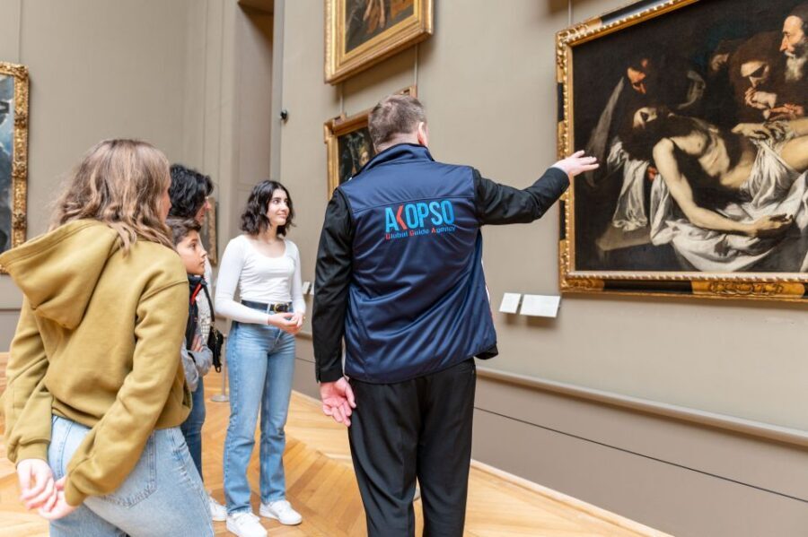 Paris: Louvre Masterpieces Private Tour with Reserved Entry - Winged Victory of Samothrace: why it hits harder in person