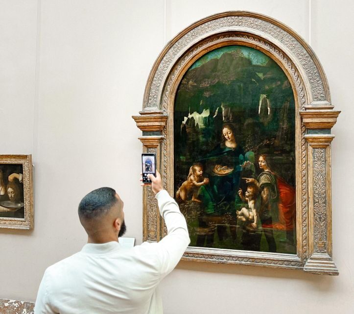 Paris: Louvre Mona Lisa Discovery Guided Tour with Ticket - The Pyramid photo stop: a quick win before the museum maze