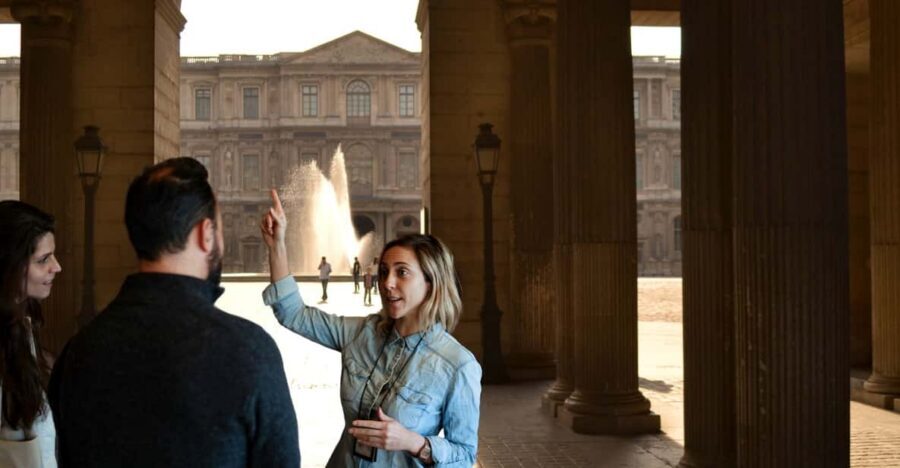 Paris: Louvre Museum and Mona Lisa Evening Private Tour - Winged Victory of Samothrace: seeing scale when you can breathe