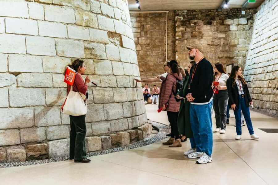 Paris: Louvre Museum and Orsay Museum Guided Tour - Meeting points that matter: Orsay horse statue to Place Colette kiosk