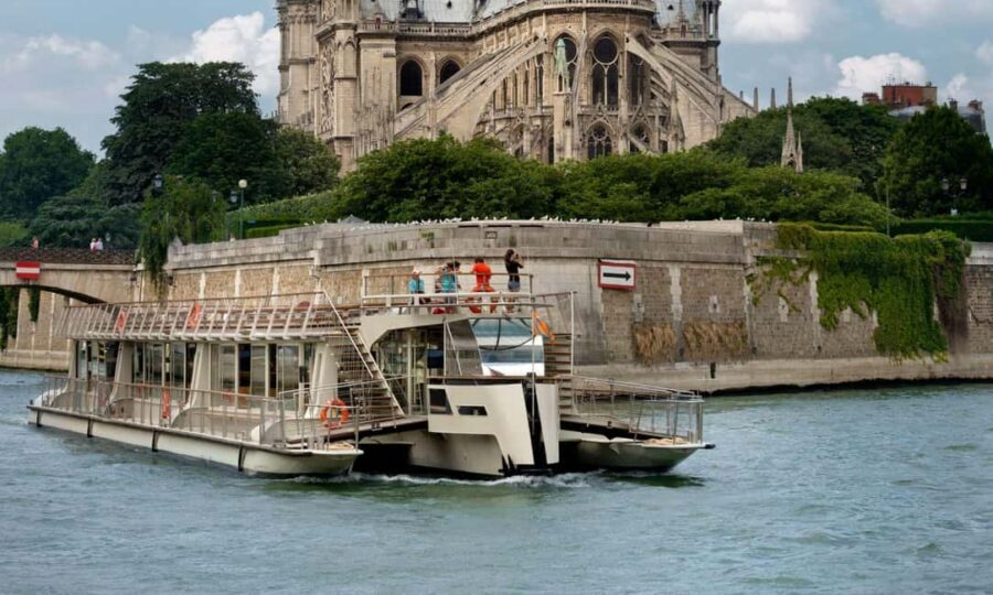Paris: Louvre Museum & River Cruise Priority Access Tickets - The Seine cruise on Bateaux Parisiens: the city slows down