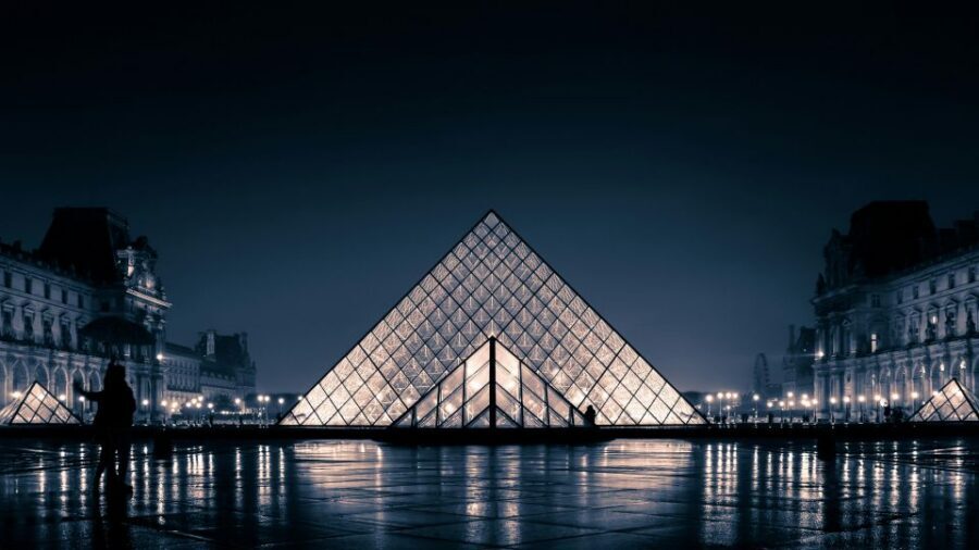 Paris: Louvre Museum Ticket with Optional Hosted - What to Wear and Bring