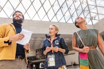 Paris: Louvre Museum Tour Mona Lisa & Iconic Masterpieces - Meeting at Le Kiosque des noctambules and Getting In Smoothly