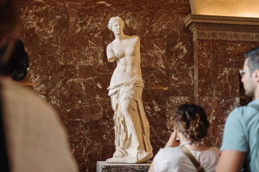 Paris: Louvre or Orsay, Eiffel Tower, City Walk & Cruise - The lunch break you actually need (and how to use it well)