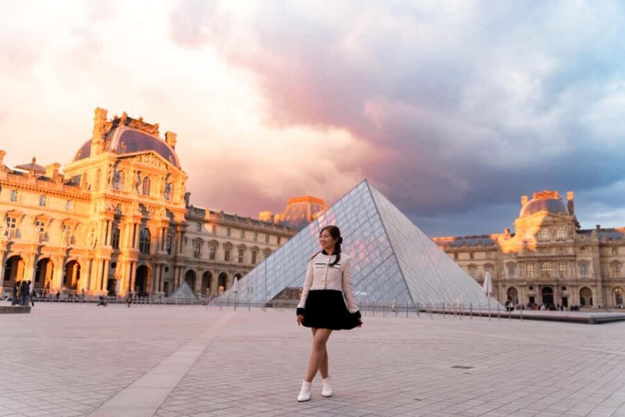 Paris: Louvre photoshoot or Seine bridges Eiffel Tower walk - Price and value: why $53 per group up to 5 can make sense