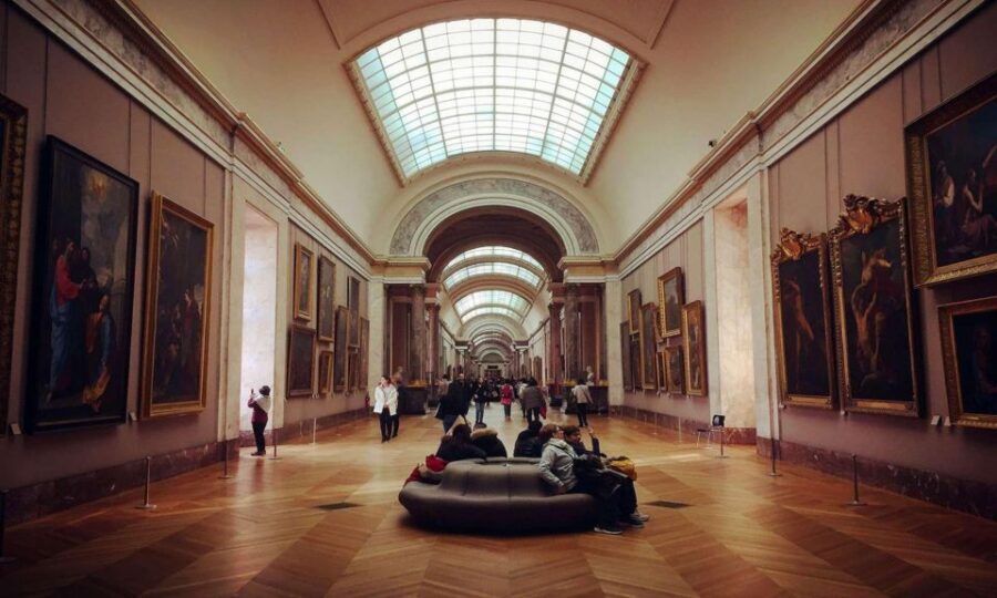 Paris: Louvre Ticket with Audioguide App and Seine Cruise - The masterpieces you’ll want to prioritize inside the museum