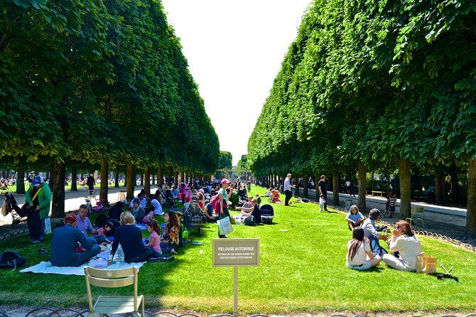 Paris Luxembourg Gardens Highlights Small-Group Walking Tour - Spring tulips and year-round calm: what you’ll actually see