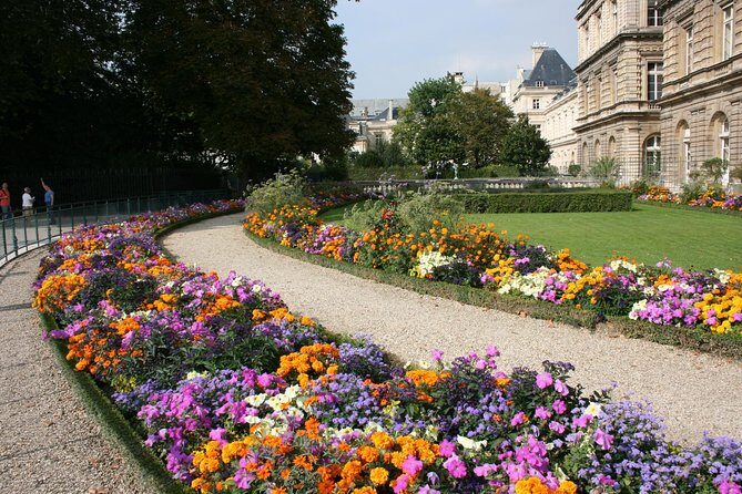 Paris Luxembourg Gardens Highlights Small-Group Walking Tour - Stop 1: Luxembourg Gardens and the 1612 royal origin story