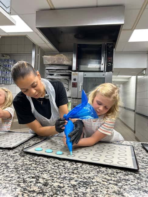 Paris: Macaron Baking Class - What happens before you start: the bakery welcome and first taste