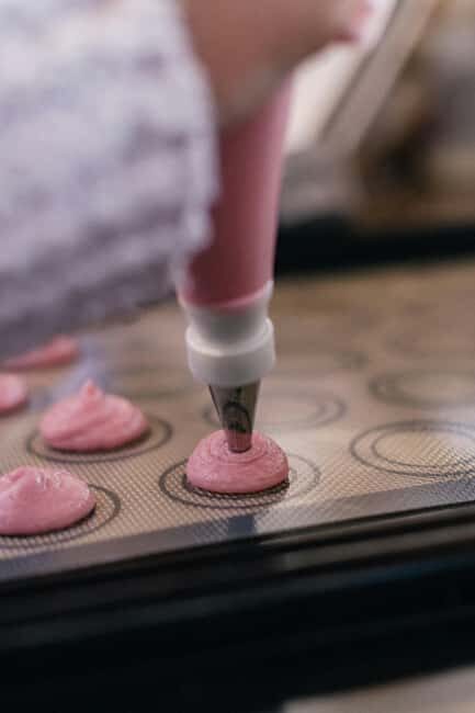 Paris: Macaron Baking Class - Kids, food needs, and comfort: the practical reality